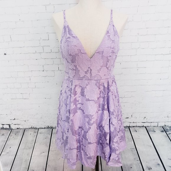 wild fable Dresses & Skirts - Wild Fable Cocktail Prom Dress Size M Purple Floral Lined V-Neck Short Mini